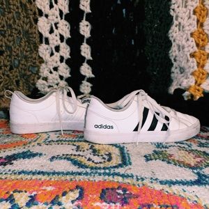 THRIFT FIND. VINTAGE Y2K ADIDAS SNEAKERS.